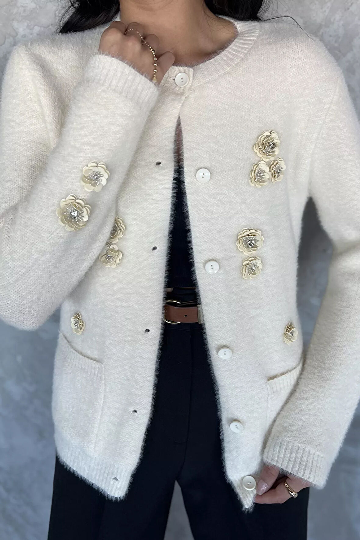 Kadın Pul İşlemeli Yumoş İplik Triko Ceket