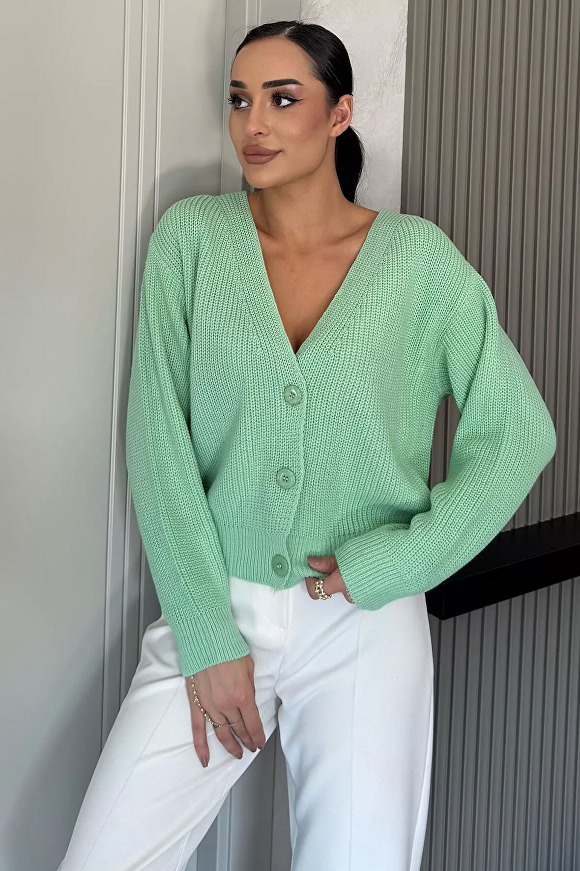 V Yaka Ön Düğmeli Kadın Örme Triko Hırka