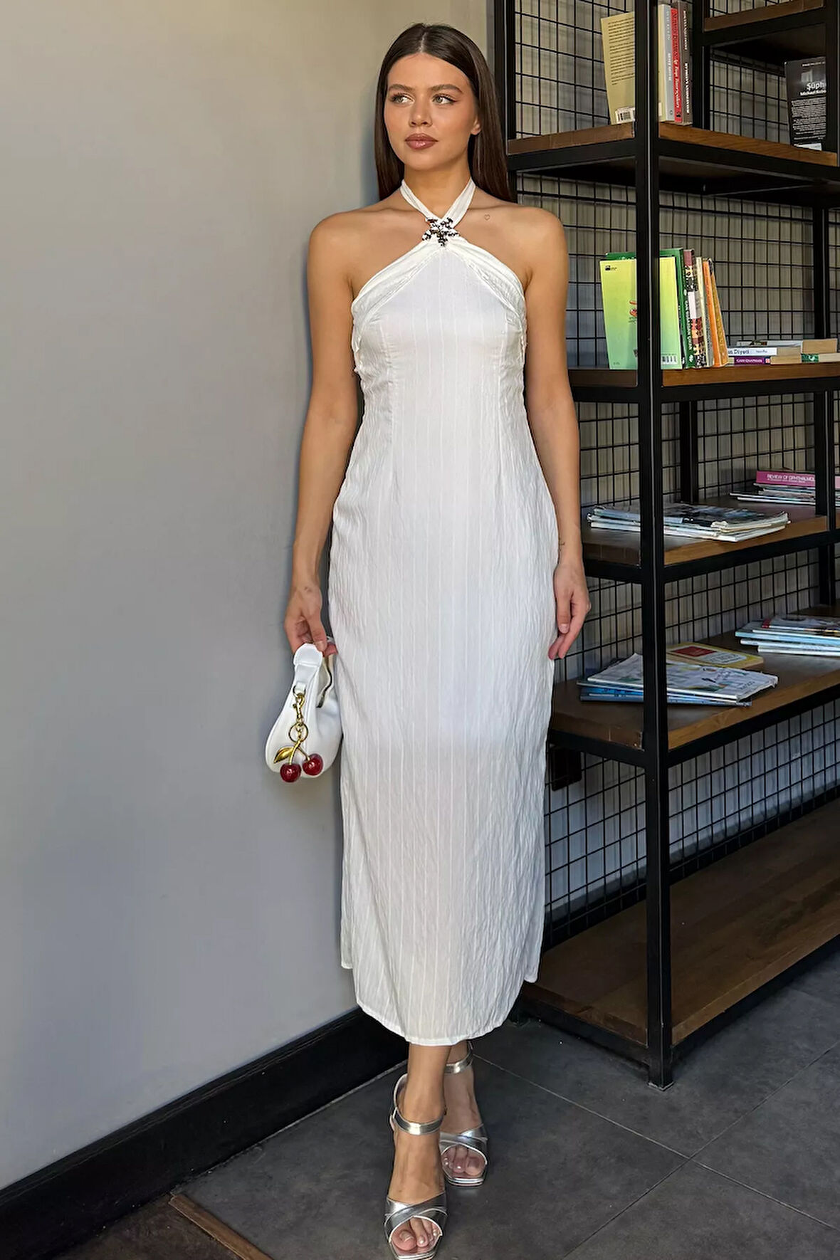 Kadın Boyun Bağlamalı Gold Aksesuar Detaylı Elbise