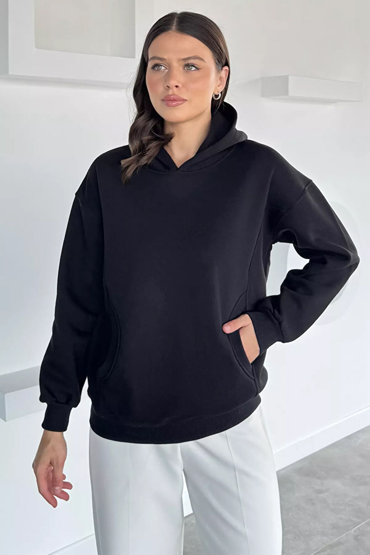 Kadın Kapüşonlu Kanguru Cepli Üç İplik Şardonlu Sweatshirt