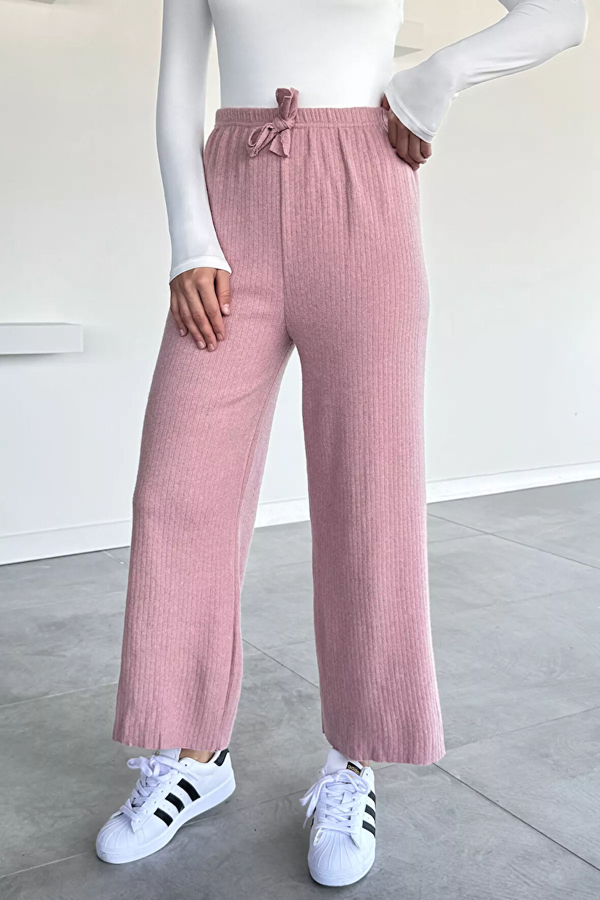 Kadın Bel Lastikli Bol Paça Pantolon