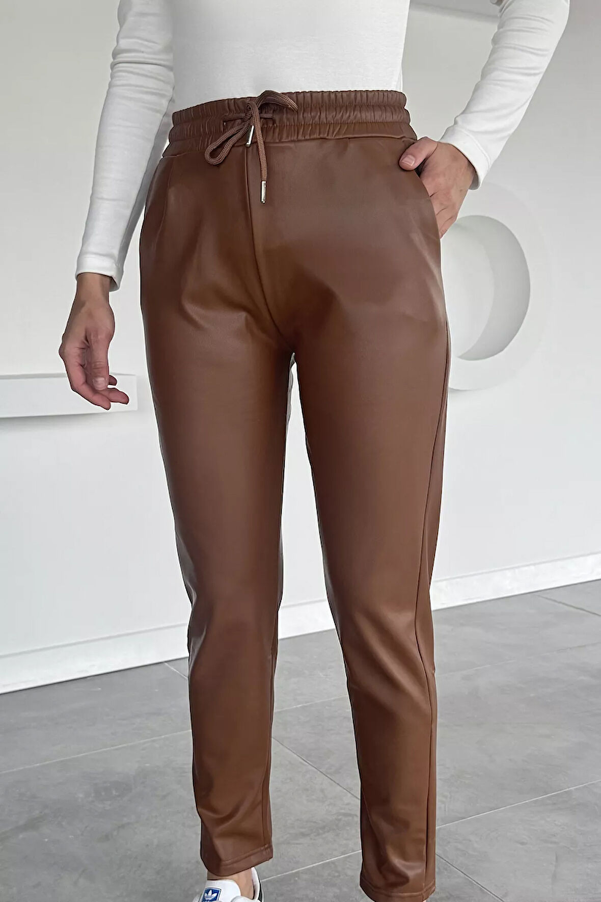 Kadın Bel Lastikli Suni Deri Pantolon