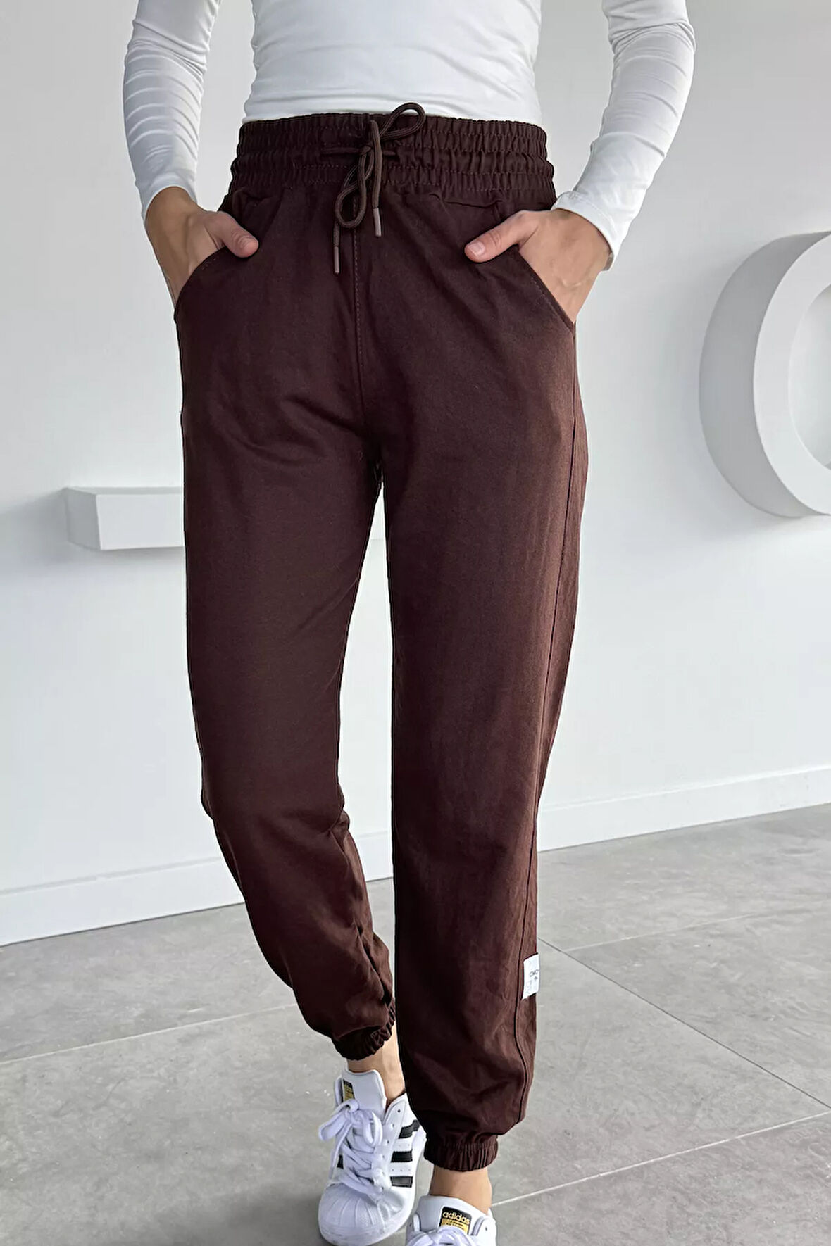 Kadın Amblem Detaylı Bel Ve Paça Lastikli Eşofman Altı