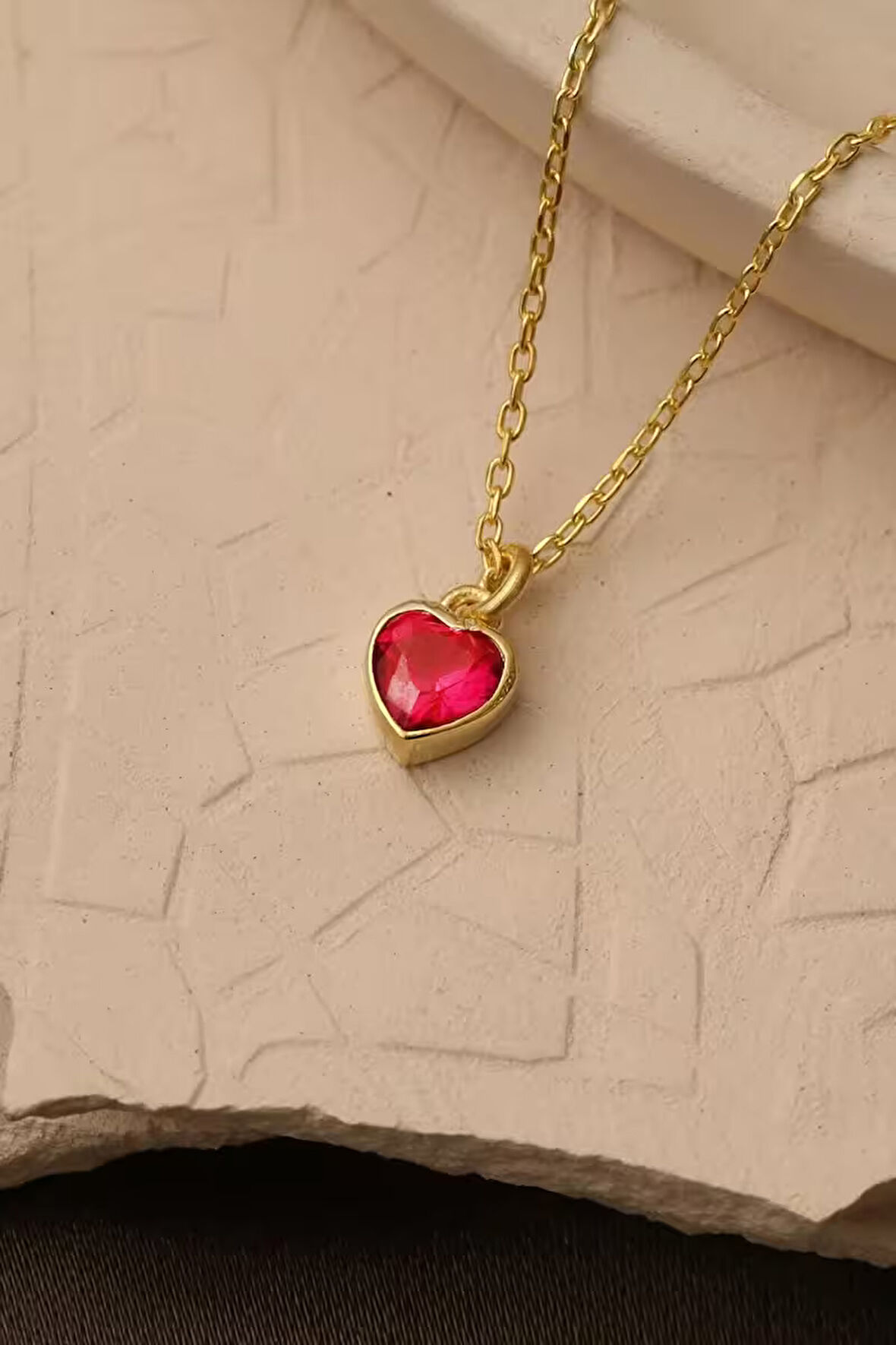 925 Ayar Gümüş Kırmızı Kalp Detaylı Kalp Kolye