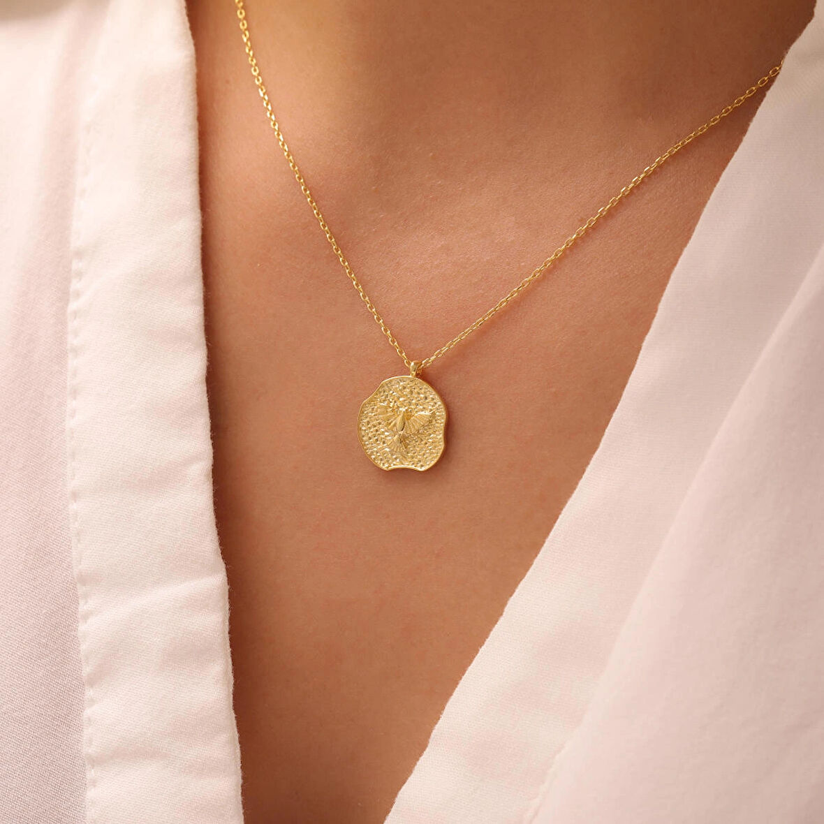 925 Ayar Gümüş Zirkon Taşlı  Anka Kuşu Figürlü Madalyon Kolye (Gold)