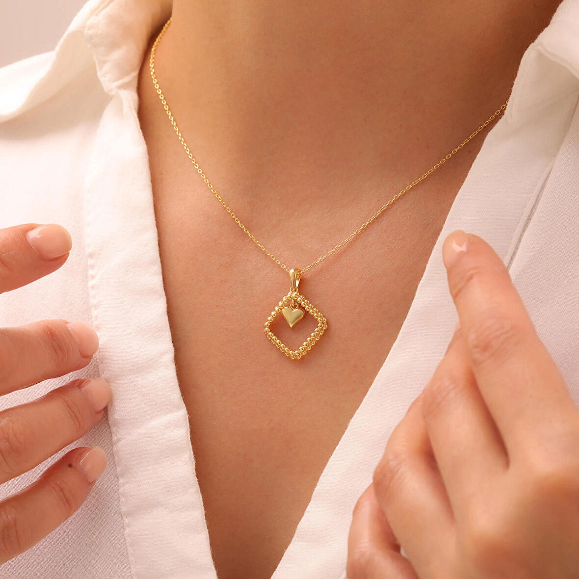 925 Ayar Gümüş Zirkon Taşlı Çerçeveli Kalp Kolye (Gold)