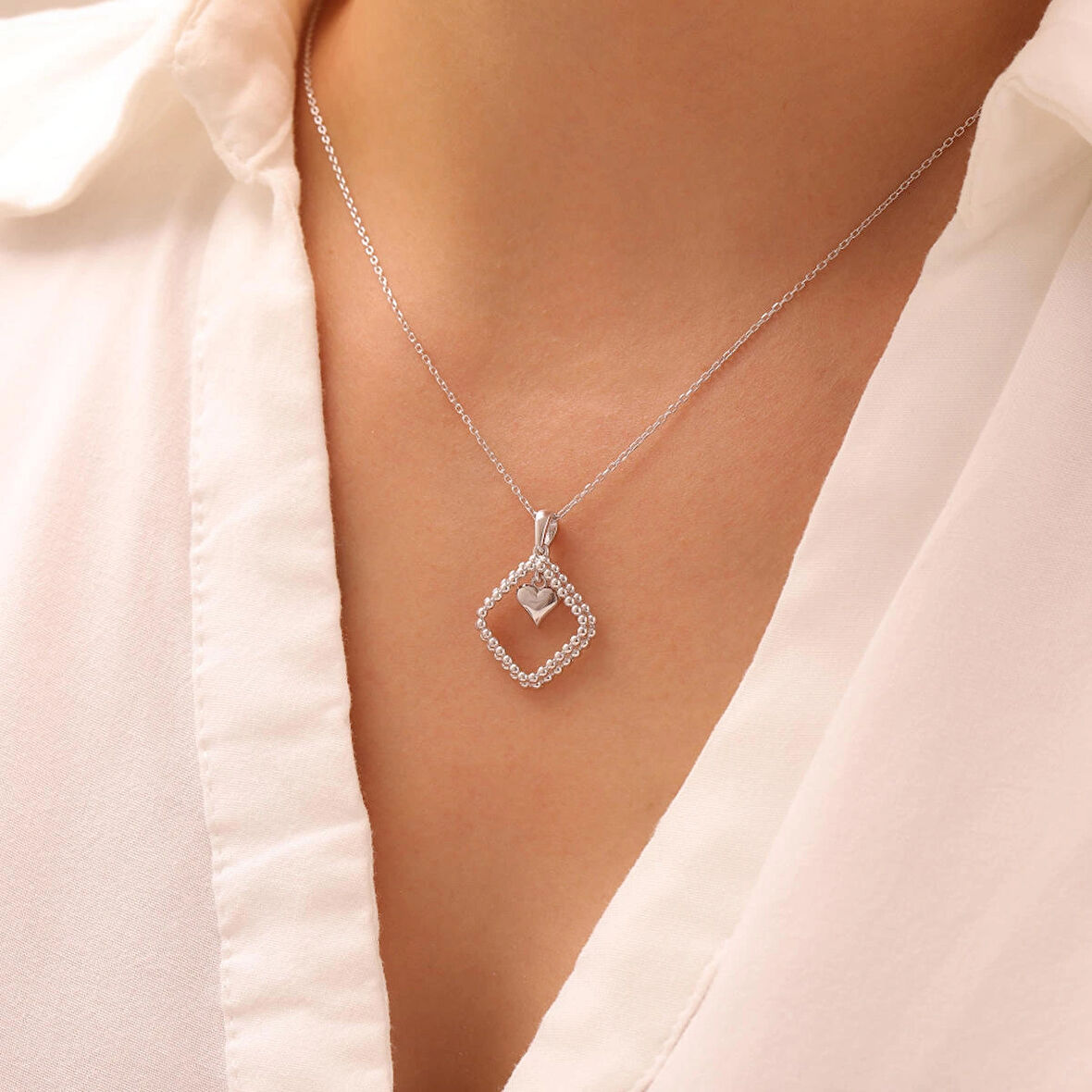 925 Ayar Gümüş Zirkon Taşlı Çerçeveli Kalp Kolye (Gümüş)