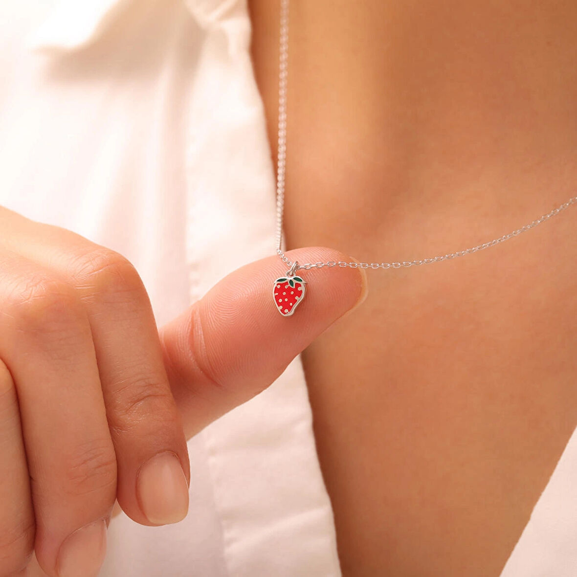 925 Ayar Gümüş Mineli Çilek Kolye (Gümüş)