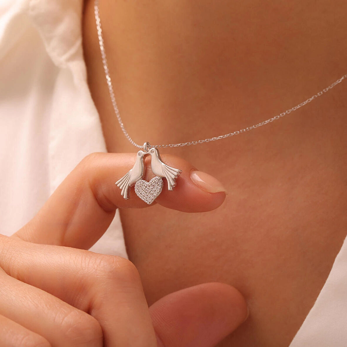 925 Ayar Gümüş Zirkon Taşlı Kalpli Kumrular Kolye (Gümüş)