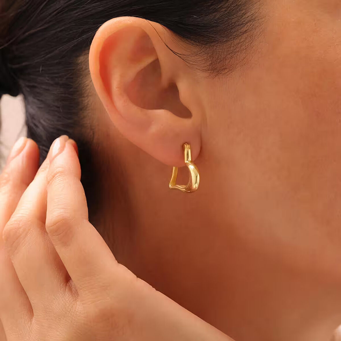925 Ayar Gümüş Modern Kalp Figürlü Küpe (Gold)