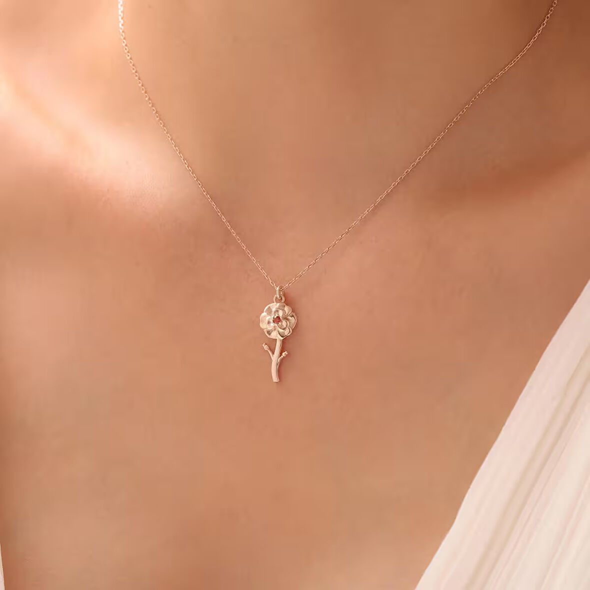 925 Ayar Gümüş Karanfil Çiçeği Ocak Ayı Doğum Taşı Kolyesi