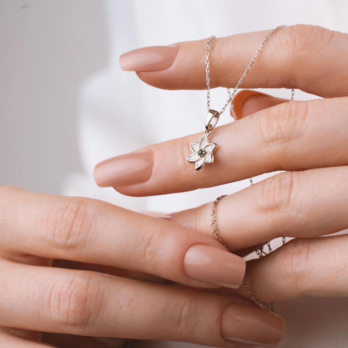 925 Ayar Gümüş Müge Çiçeği Mayıs Ayı Minimal Doğum Taşı Kolyesi