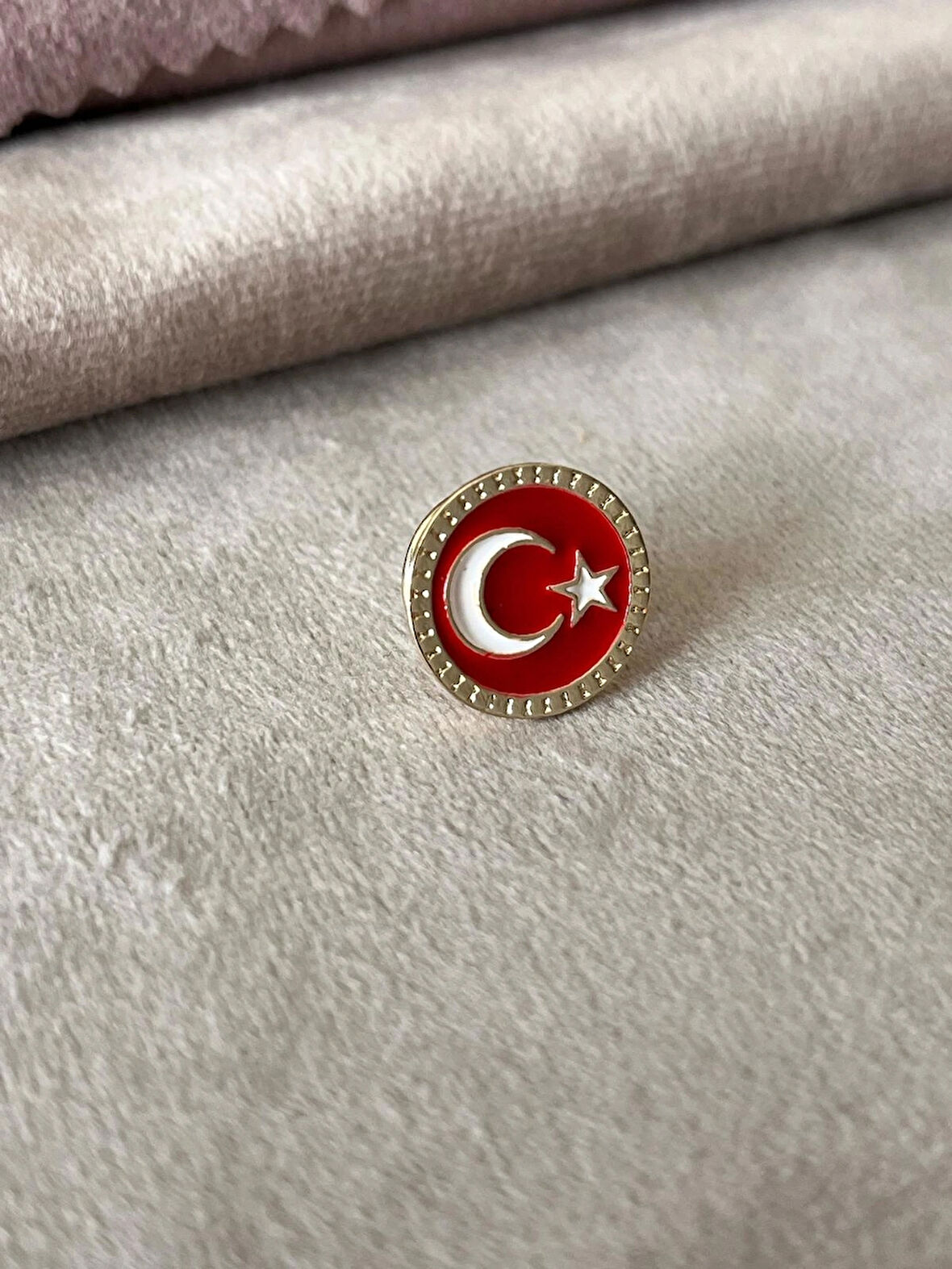 14 Ayar Altın Kaplama Yuvarlak Türk Bayrağı Yaka Rozeti 