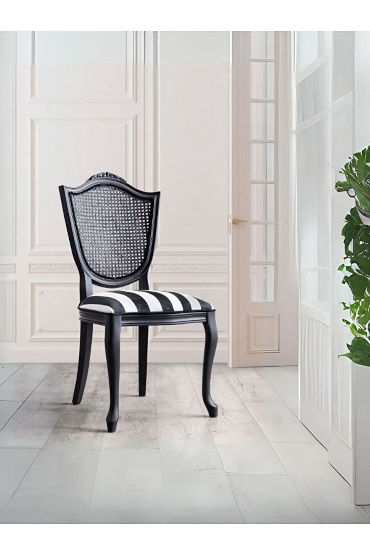 Kupa Ahşap Oymalı Sandalye