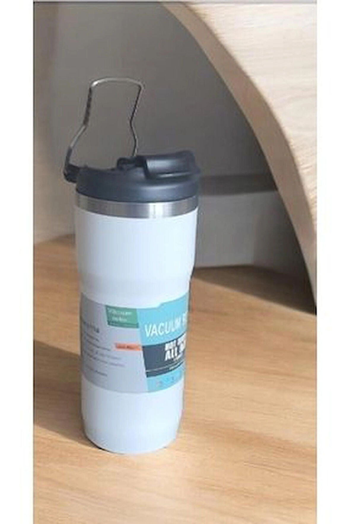 600 ML Tutacaklı Termos