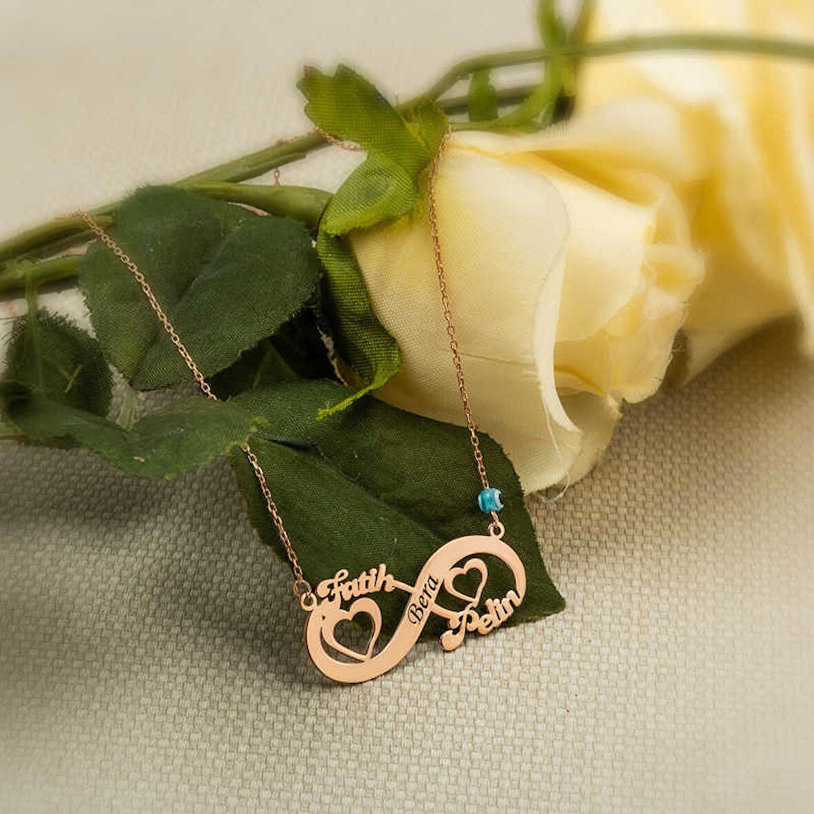 ​Gümüş Rose Kalpli Sonsuzluk İsimli Kolye