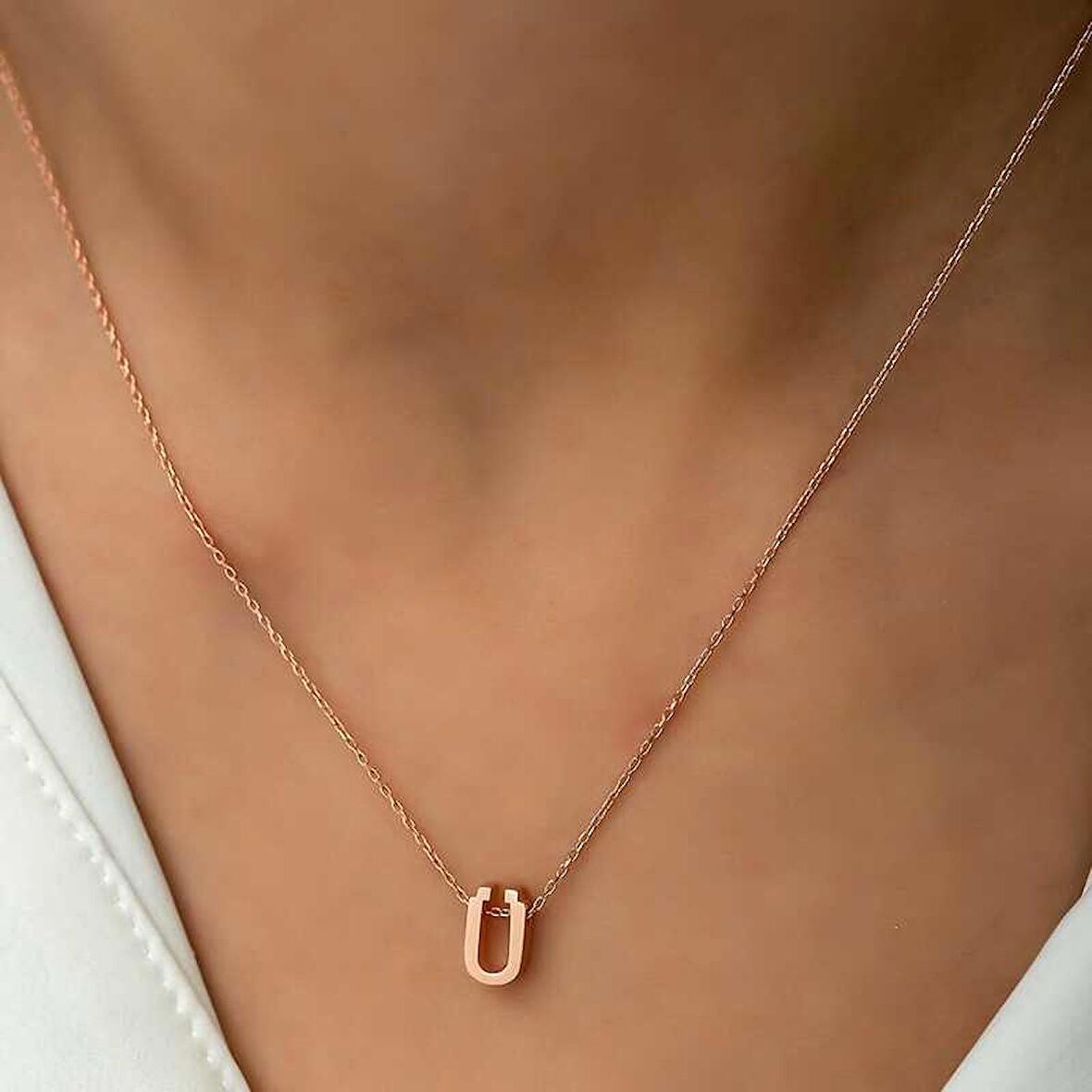 Gümüş Rose 3 Boyutlu Ü Harf Kadın Kolye