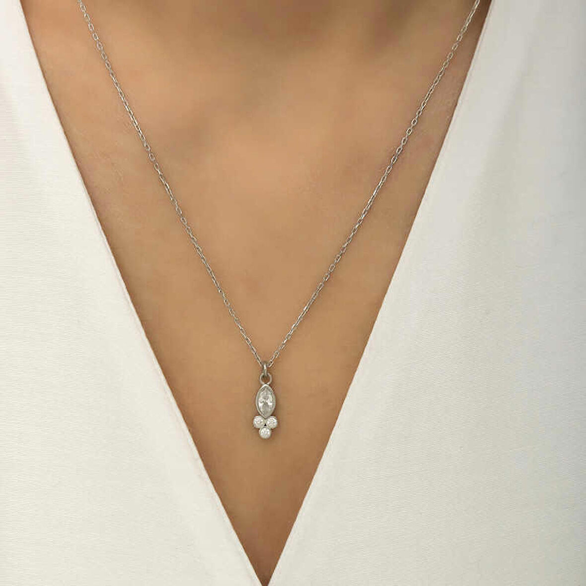 Gümüş Çiğ Damlası Yuvarlak Tektaş Kadın Kolye