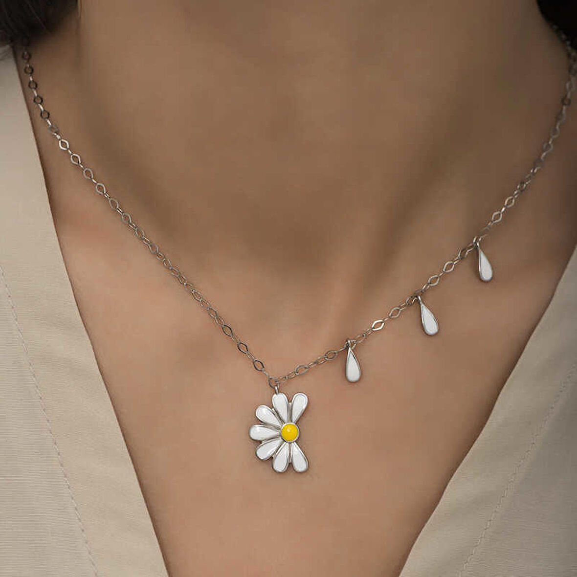 Gümüş Rodyum Papatya Seviyor Sevmiyor Kadın Kolye