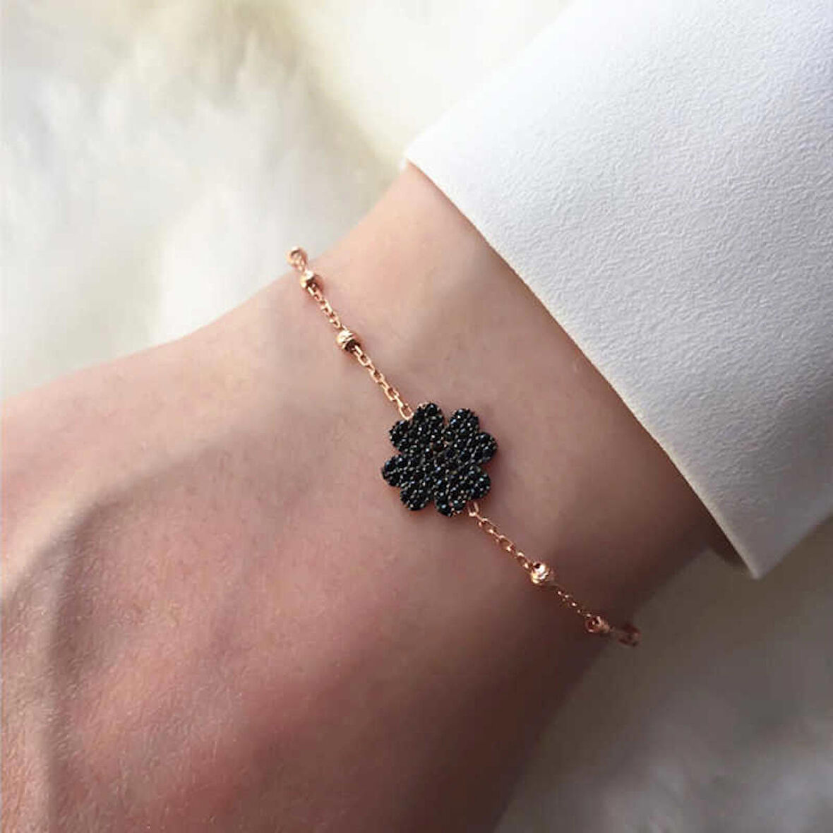 Gümüş Kalpli Yonca Kadın Bileklik