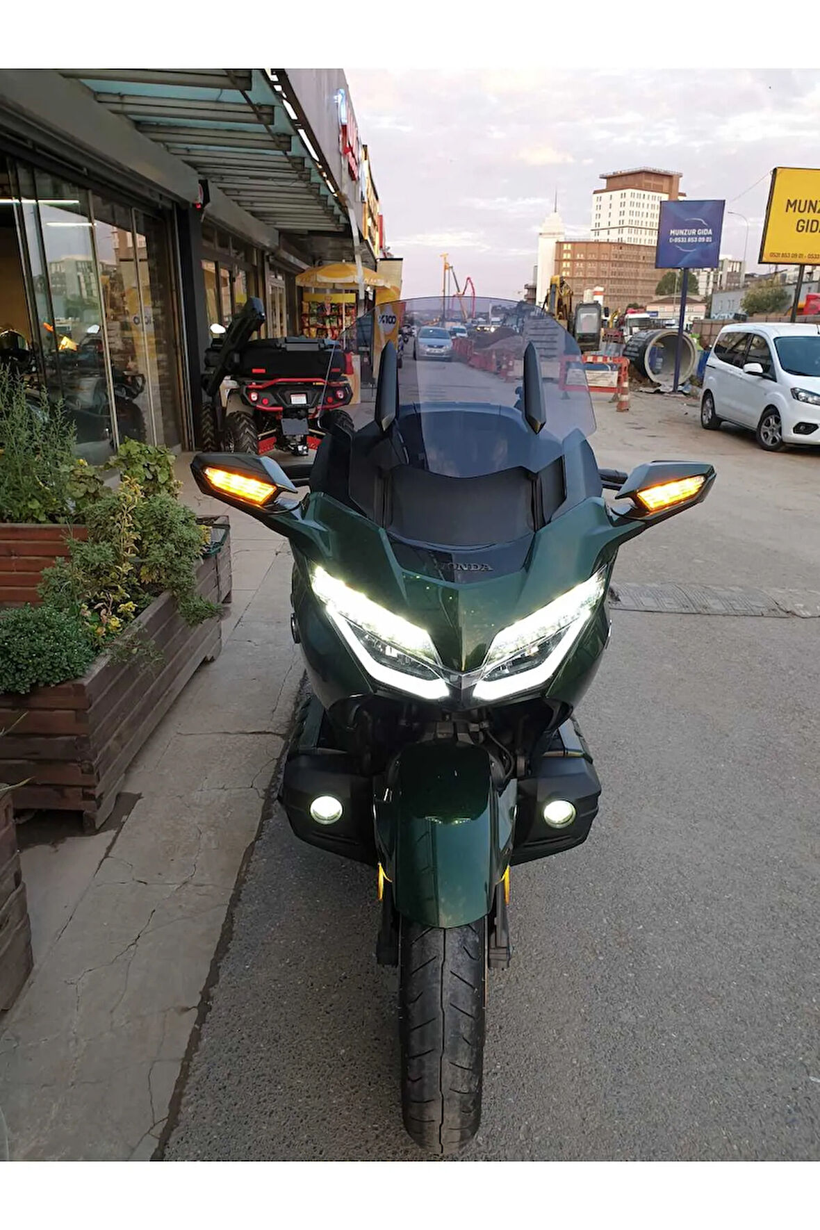 Honda Goldwing Bagger Siperlik Ön Cam 2018 2023 Model 38cm Açıkfüme Renkli 4mm ORTA BOYLU CAM