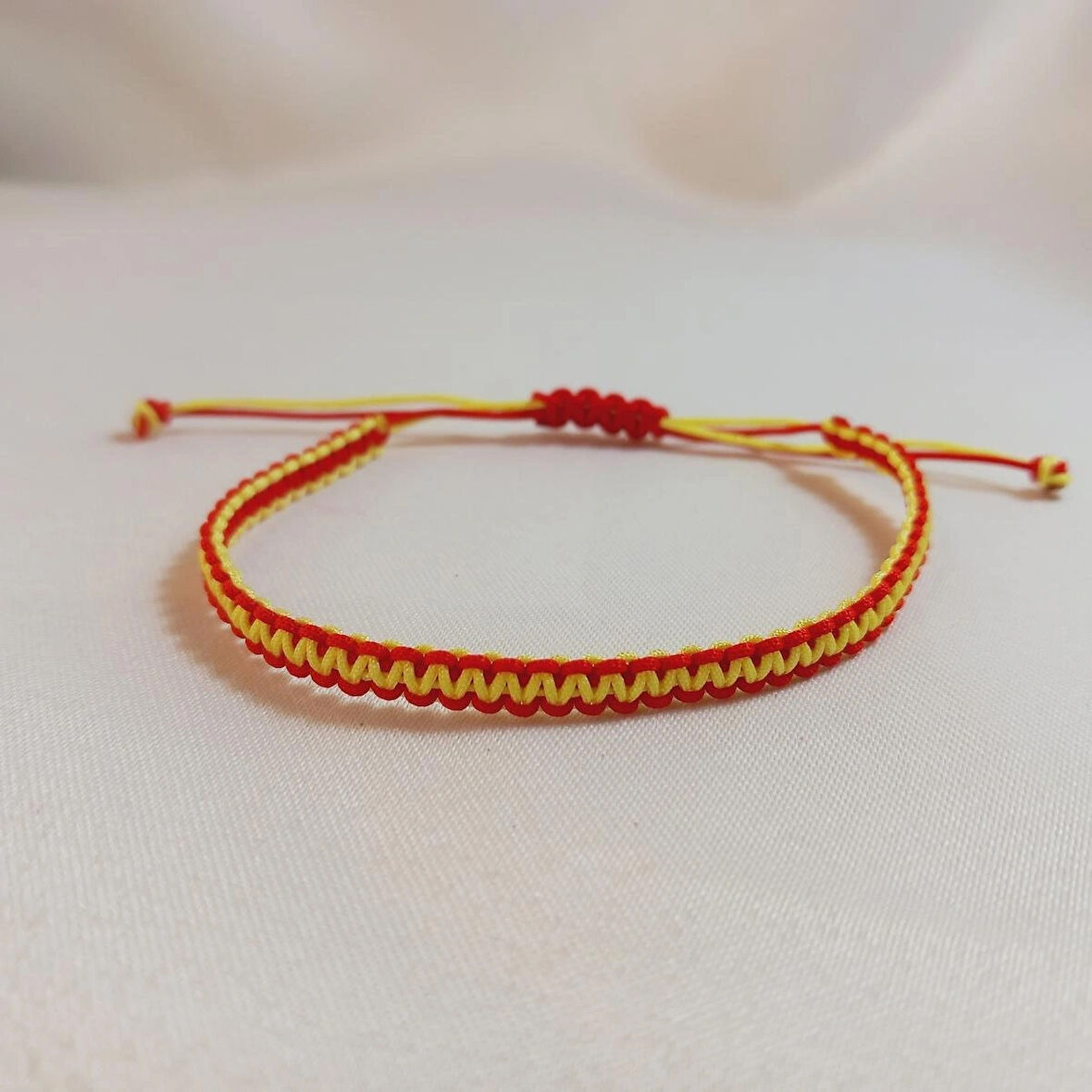 Crystal Atelier Sarı Kırmızı Göztepe Örgü Bileklik, Göztepe Spor Renkleri Taraftar Bilekliği, Makrome Bileklik, Erkek Hediyesi, Maç Aksesuarı, İp Bileklik, Taraftar Bileklik, Unisex Bileklik