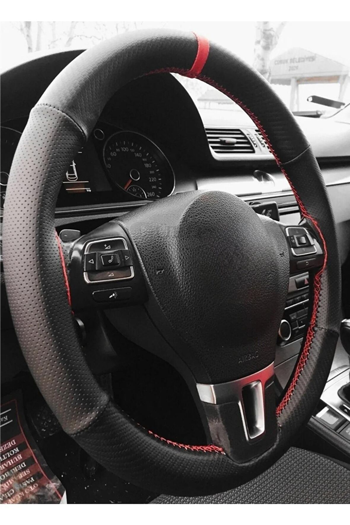 Vw Passat Uyumlu Carbon Dikmeli Deri Direksiyon Kılıfı Noktalı Karbon Kırmızı Ipli