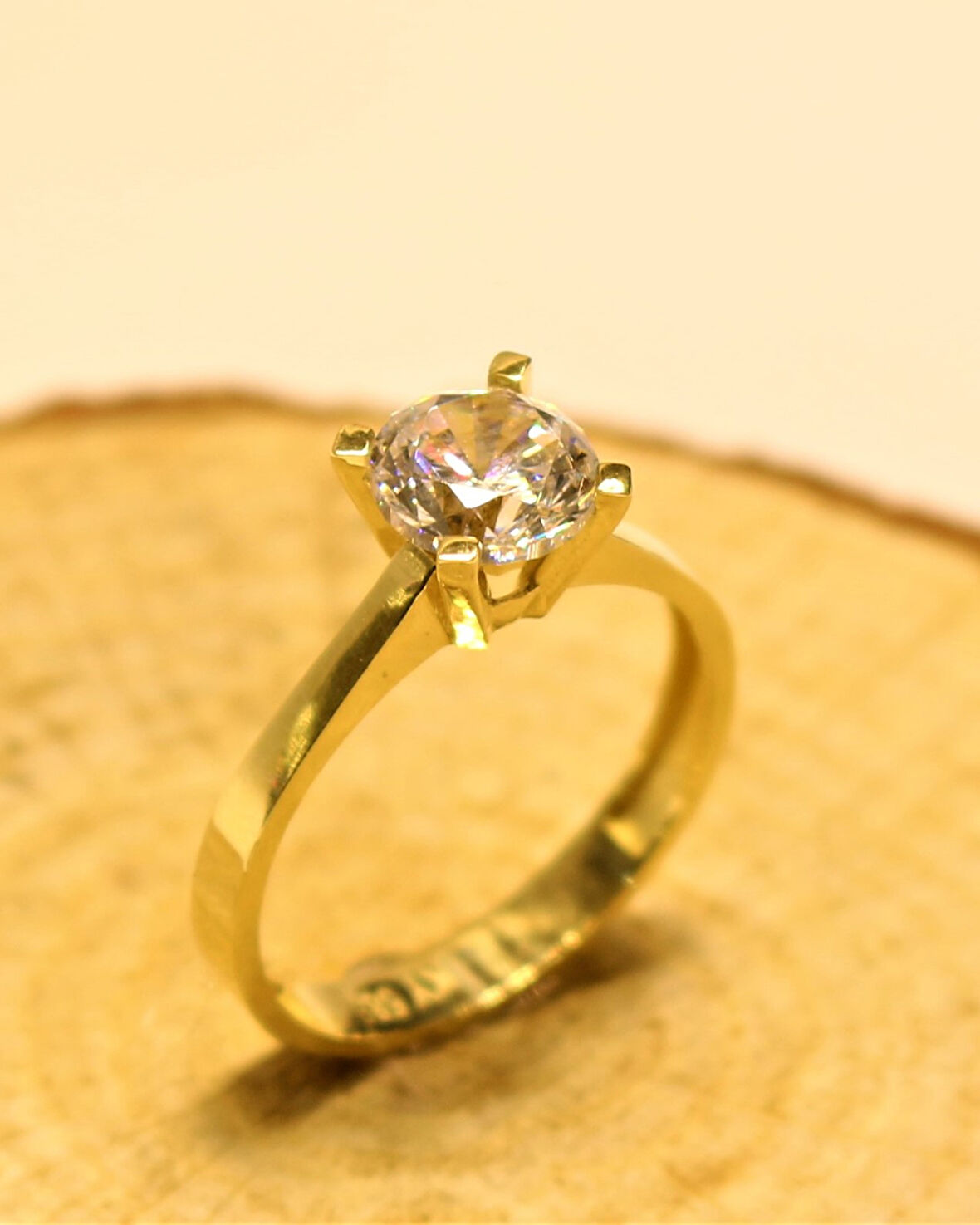 Altın Tektaş Yüzük