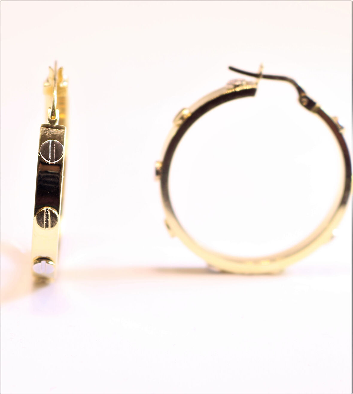 Altın Çivili Küpe