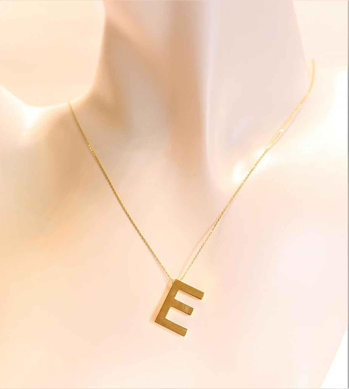 Altın 3 Boyutlu E harf Kolye