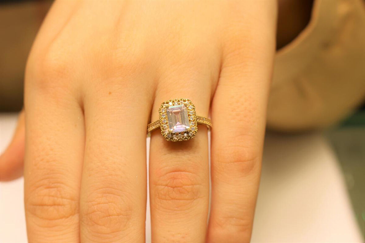 Altın Baget Taşlı Yüzük