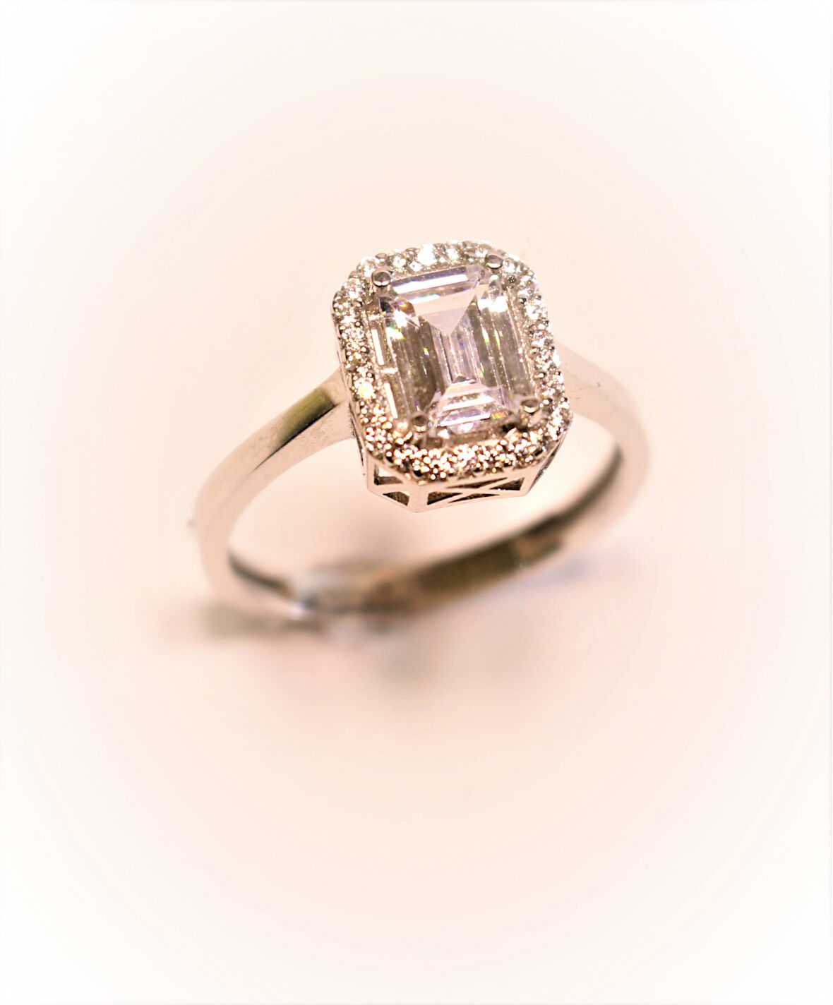 Altın Baget Taşlı Yüzük