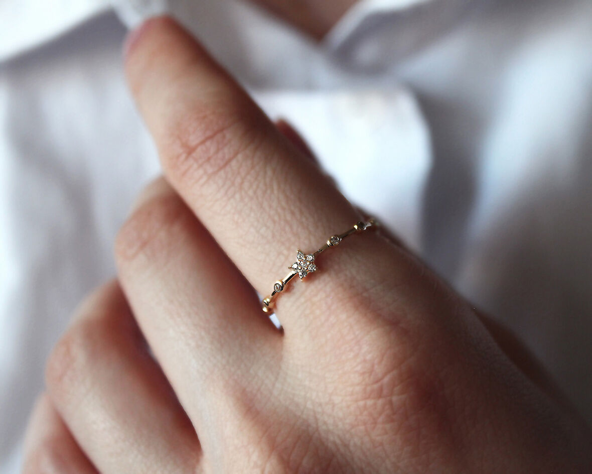 Altın Minimal Yıldız Taşlı Yüzük