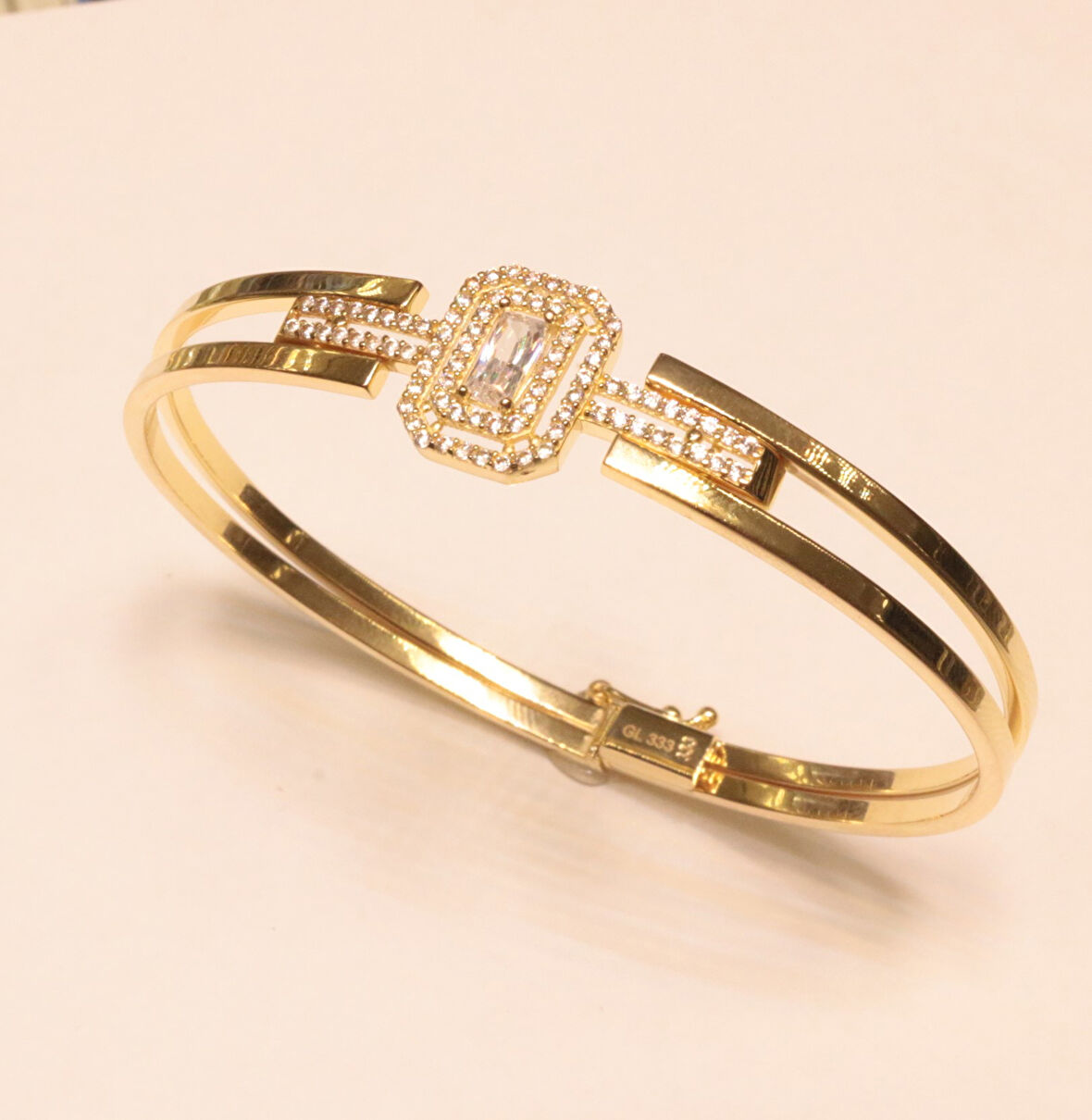 Altın Baget Taşlı Kelepçe Bilezik