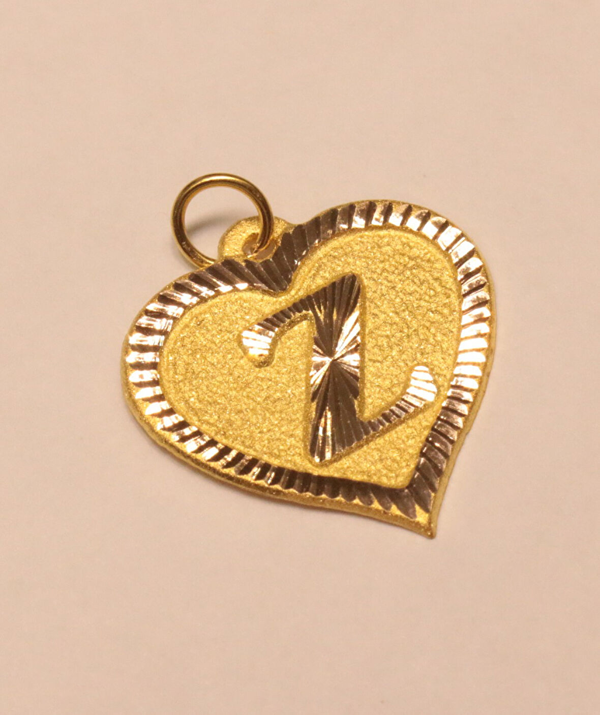  Altın Kalpli Z Harfi Kolye Ucu