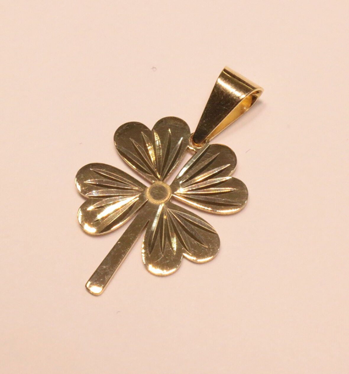 Altın Yonca  Kadın Kolye Ucu