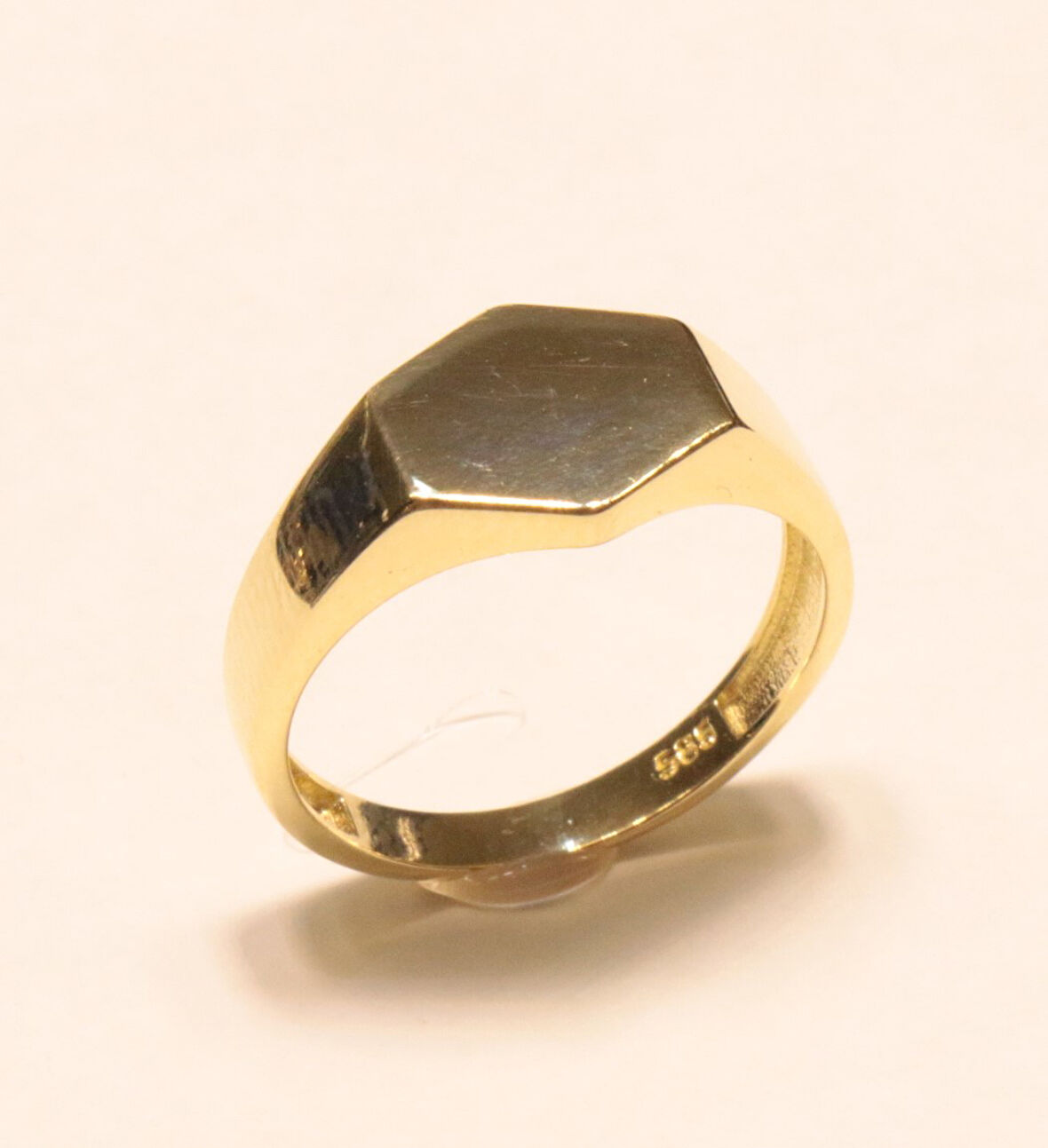 Altın Altıgen Köşeli Yüzük