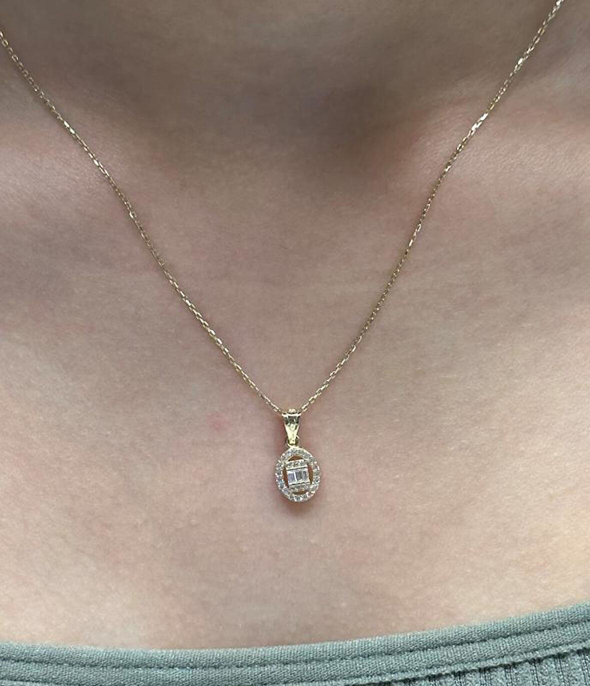 14 Ayar Altın Baget Taşlı  Kolye Ucu ve Zinciri