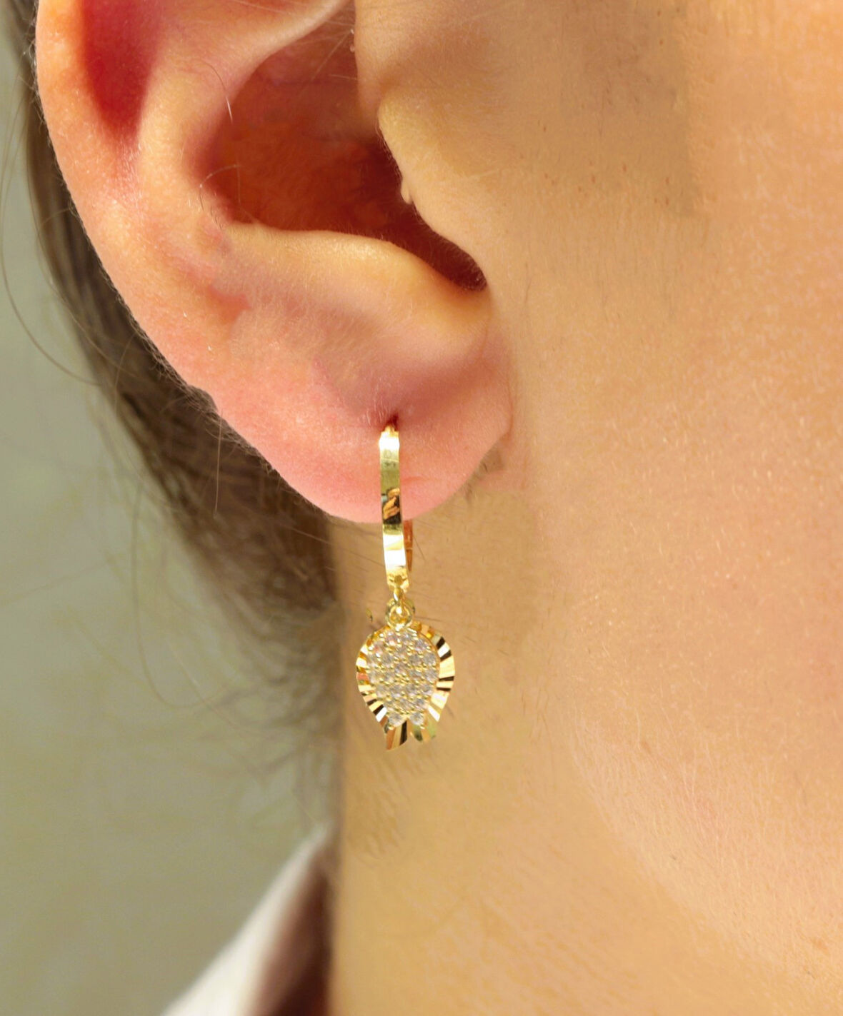 8 Ayar Kadın Altın Taşlı Küpe