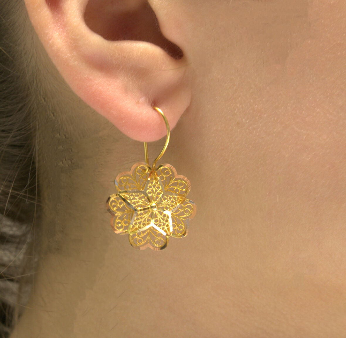 Altın Gül Küpe Kadın