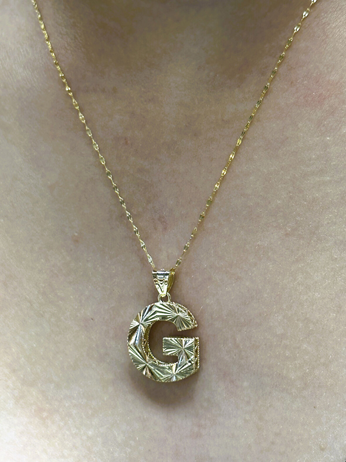 Altın 3 Boyutlu G Harfli Aynalı Zincir