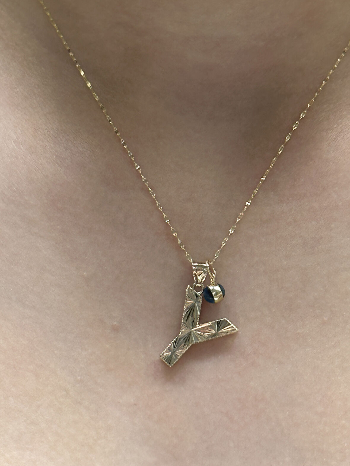 Altın 3 Boyutlu Y Harfli Kadın Aynalı Zincir