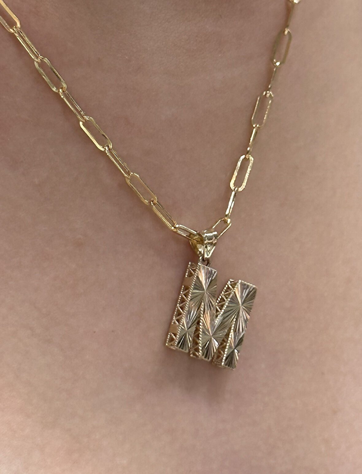 Altın 3 Boyutlu M Harf Kolye Ucu