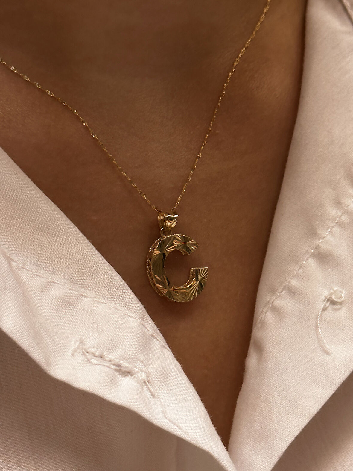  Altın 3 Boyutlu C Harfli Aynalı Zincir 26104-C