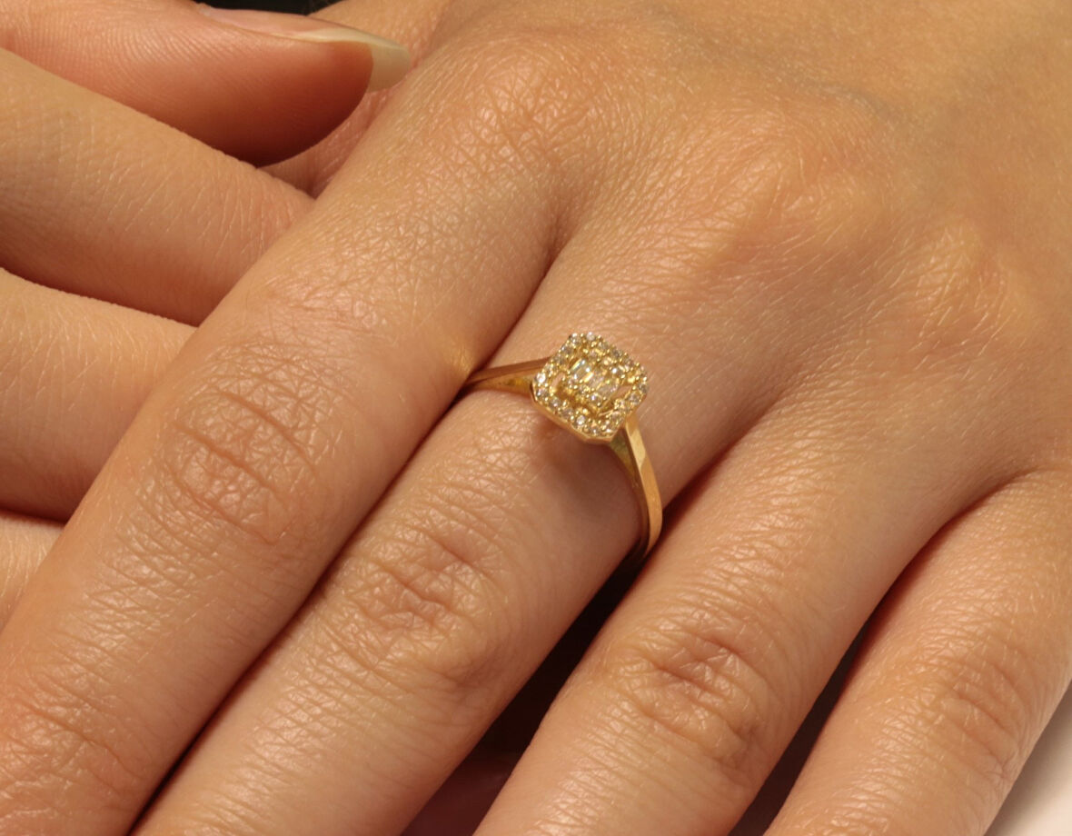  14 Ayar Altın Baget Taşlı Yüzük