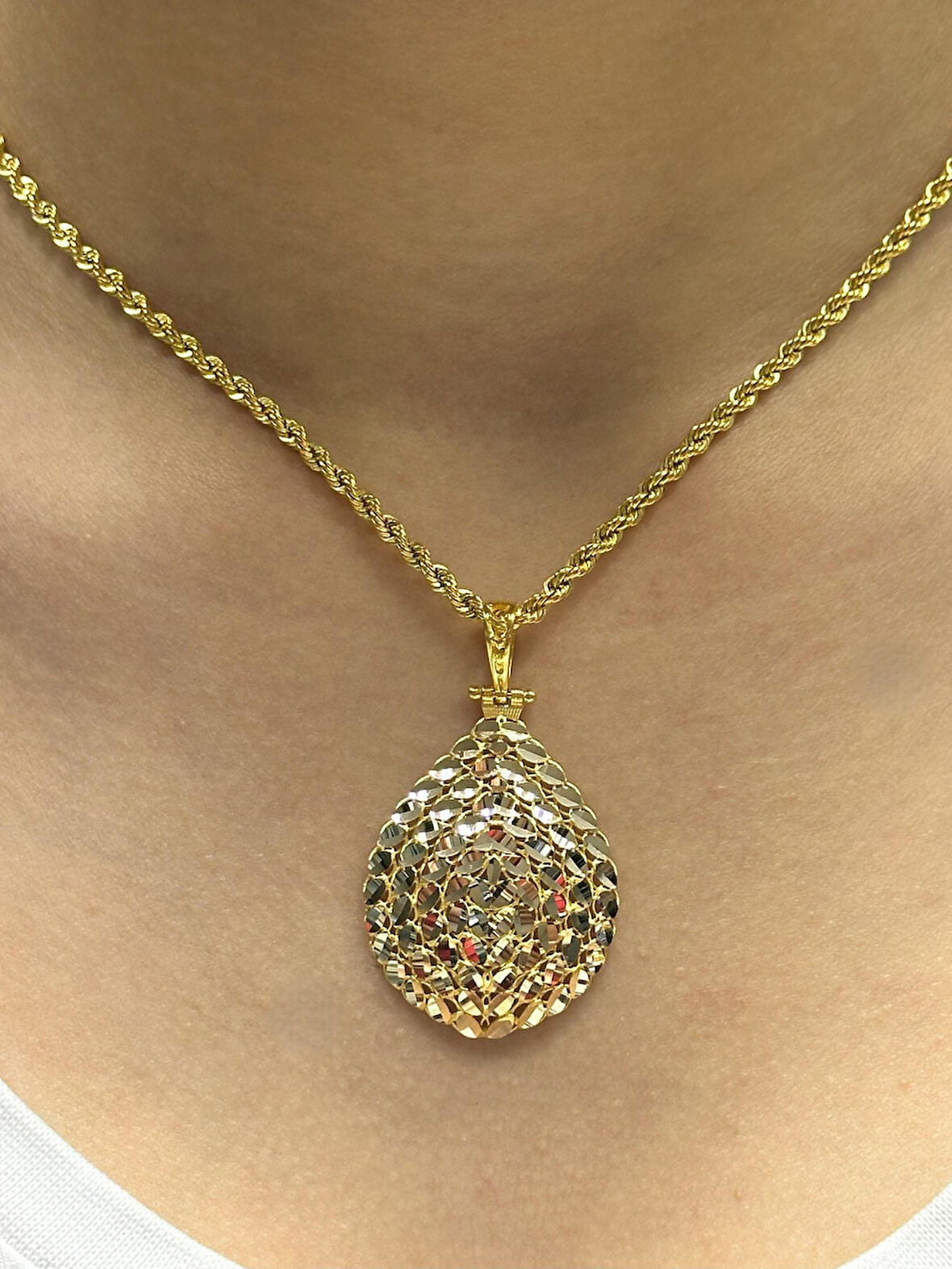 14 Ayar Altın Halat Zincirli Pul Model Kolye Ucu 2723