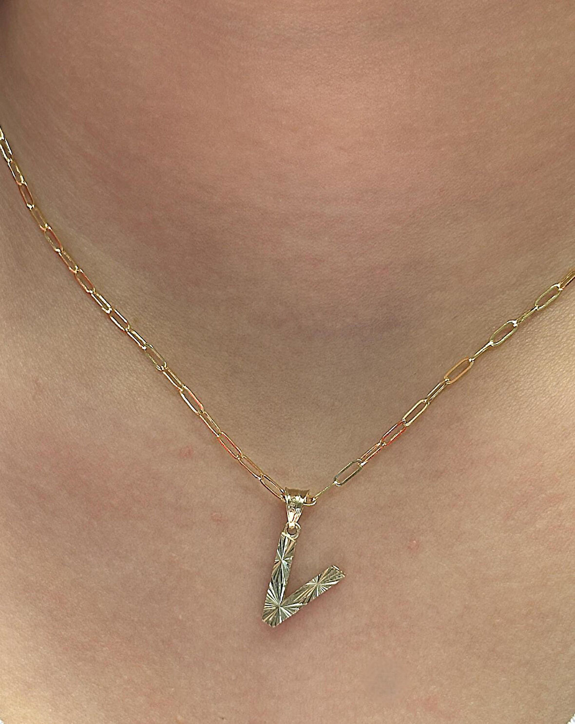  Altın 3 Boyutlu V Harfli Ataç Zincir