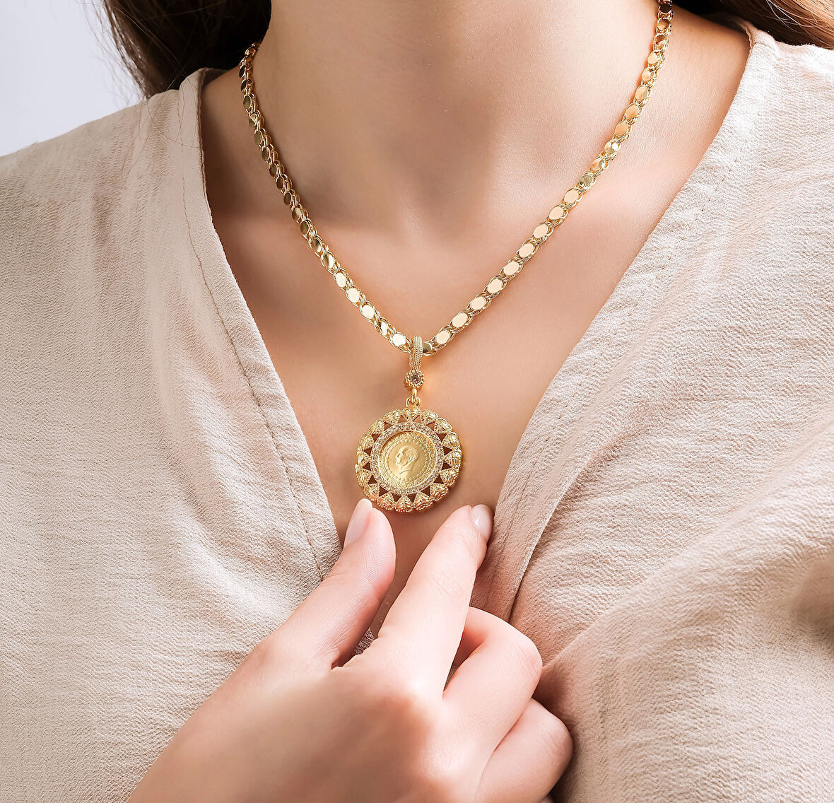 22 Ayar Çeyrek Altınlı Pullu Zincir