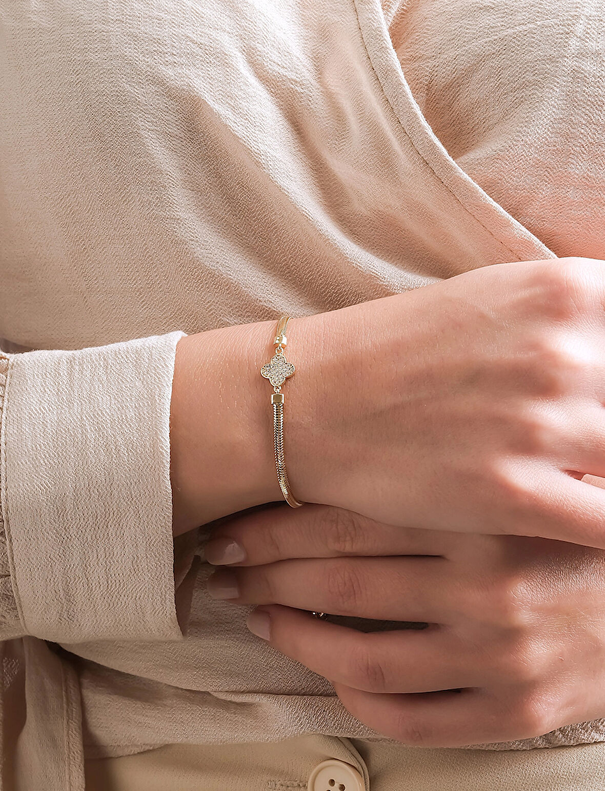  Altın Yonca Modelli Balık Sırtı Bileklik