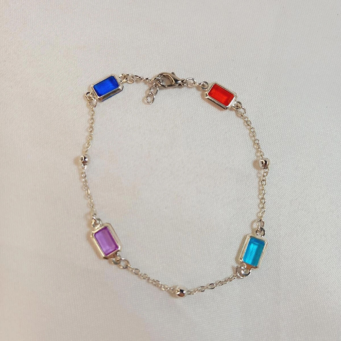 Crystal Atelier Gümüş Renkli Sıra Taşlı Bileklik, Gümüş Kaplama Sıra Taşlı Bileklik, Kadın Bileklik, Kadın Bilezik, Renkli Taşlı Bileklik, Renkli Boncuk Bileklik, Zincir Bileklik, Gümüş Rodyumlu Renkli Sıra Taşlı Bileklik     